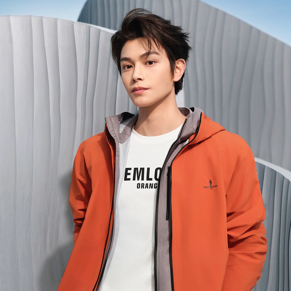 Feel the Airiness of the Biemlofen Fleece T-shirt with Wu Zun.